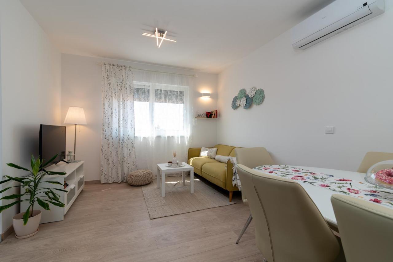 Apartman Lotos Apartment Трогир Екстериор снимка