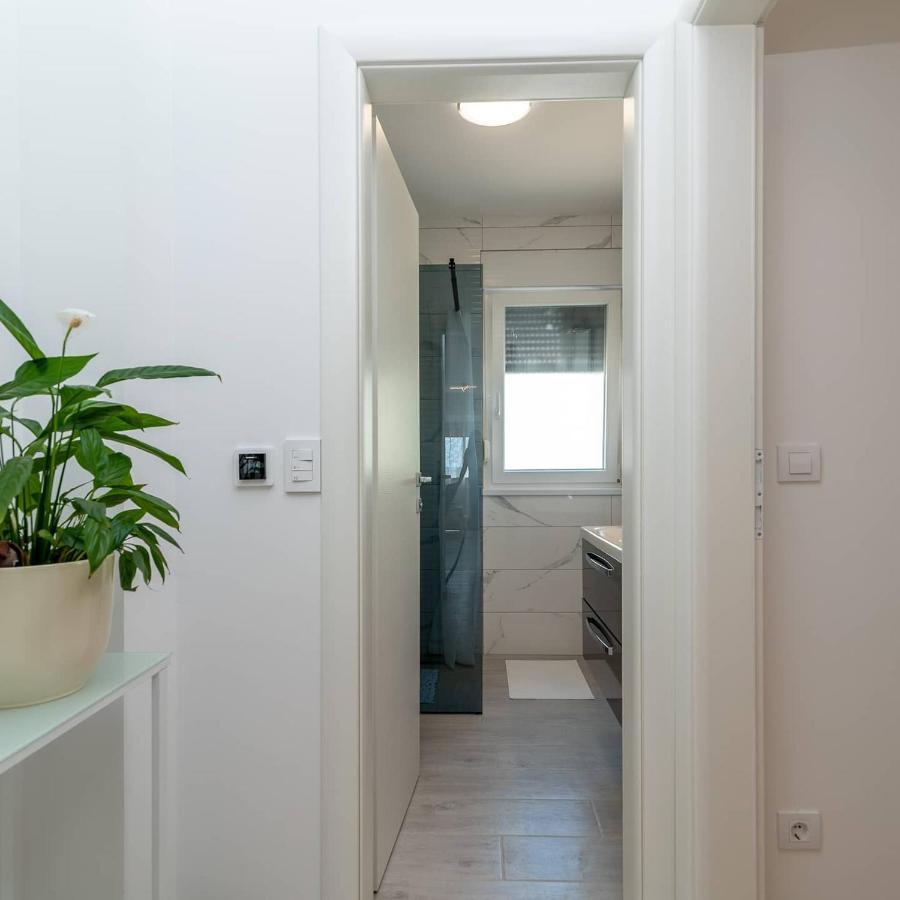 Apartman Lotos Apartment Трогир Екстериор снимка