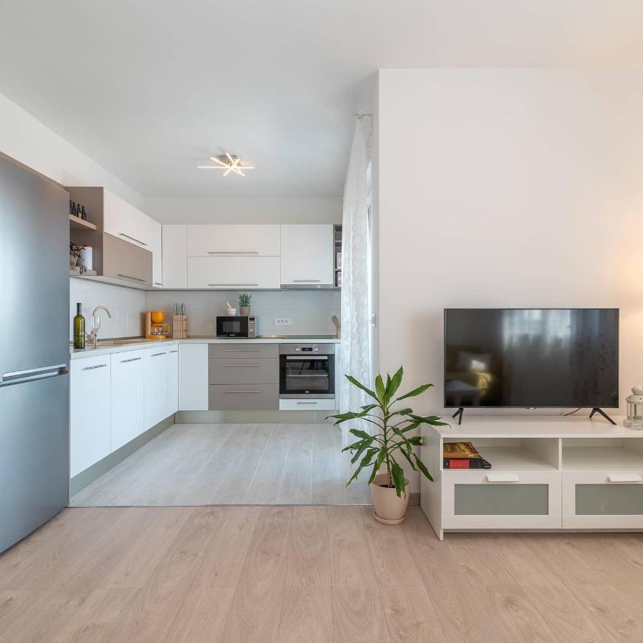 Apartman Lotos Apartment Трогир Екстериор снимка
