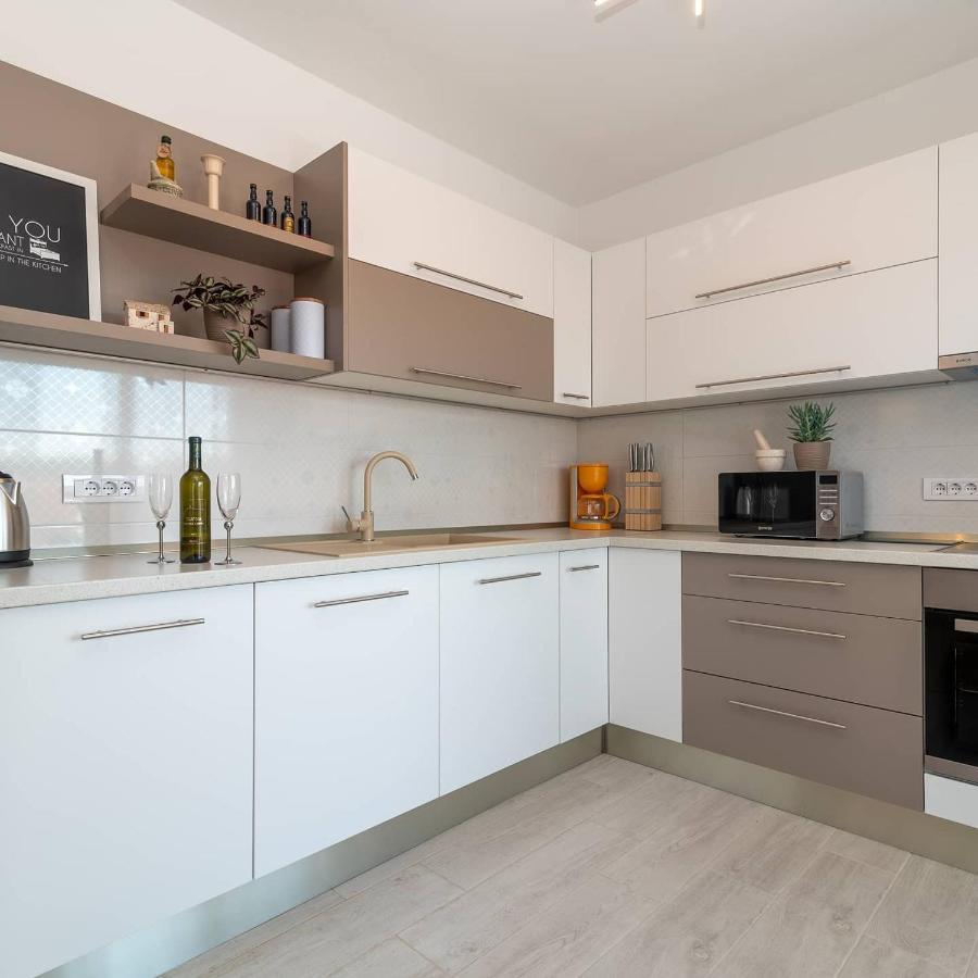 Apartman Lotos Apartment Трогир Екстериор снимка