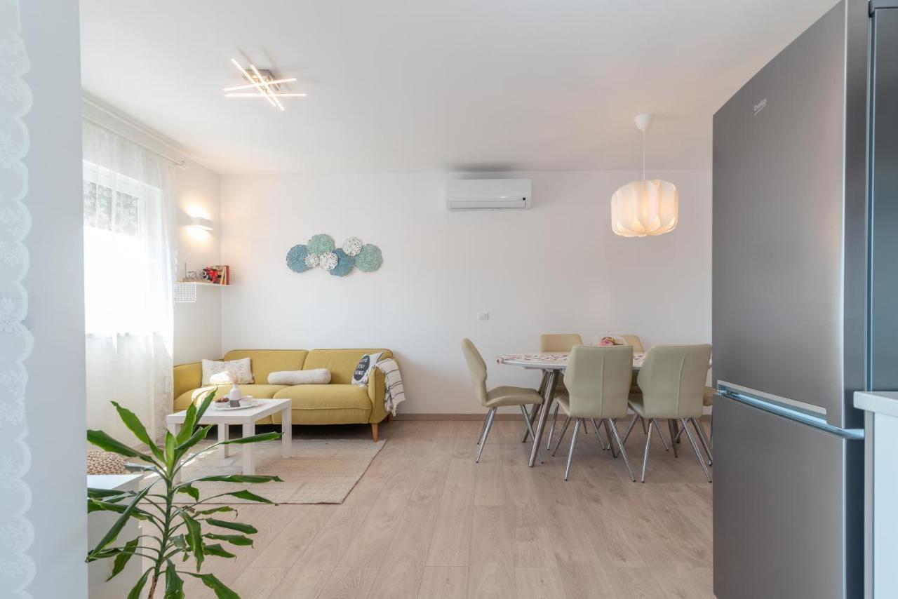 Apartman Lotos Apartment Трогир Екстериор снимка