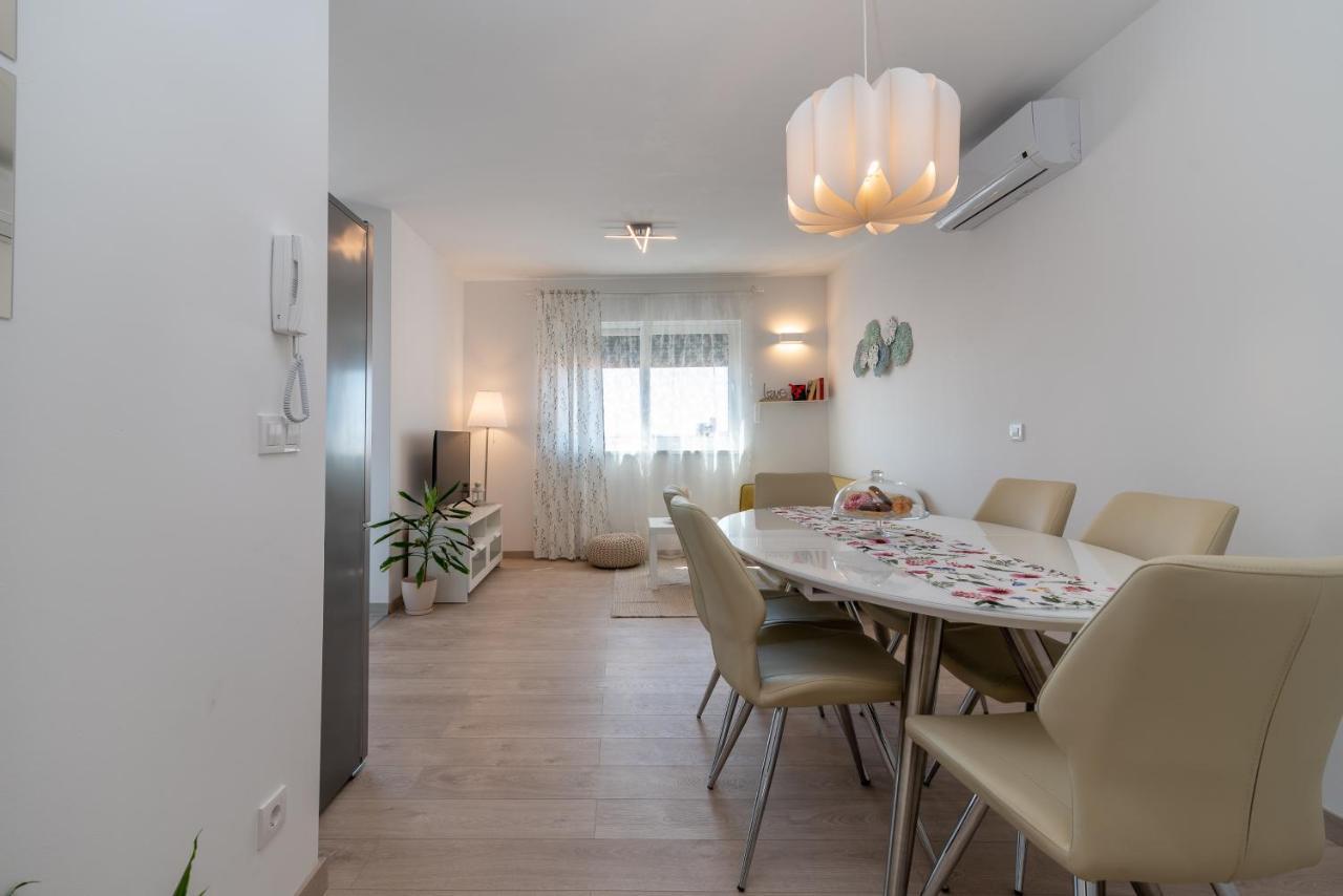 Apartman Lotos Apartment Трогир Екстериор снимка