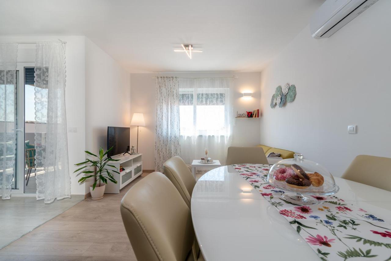 Apartman Lotos Apartment Трогир Екстериор снимка