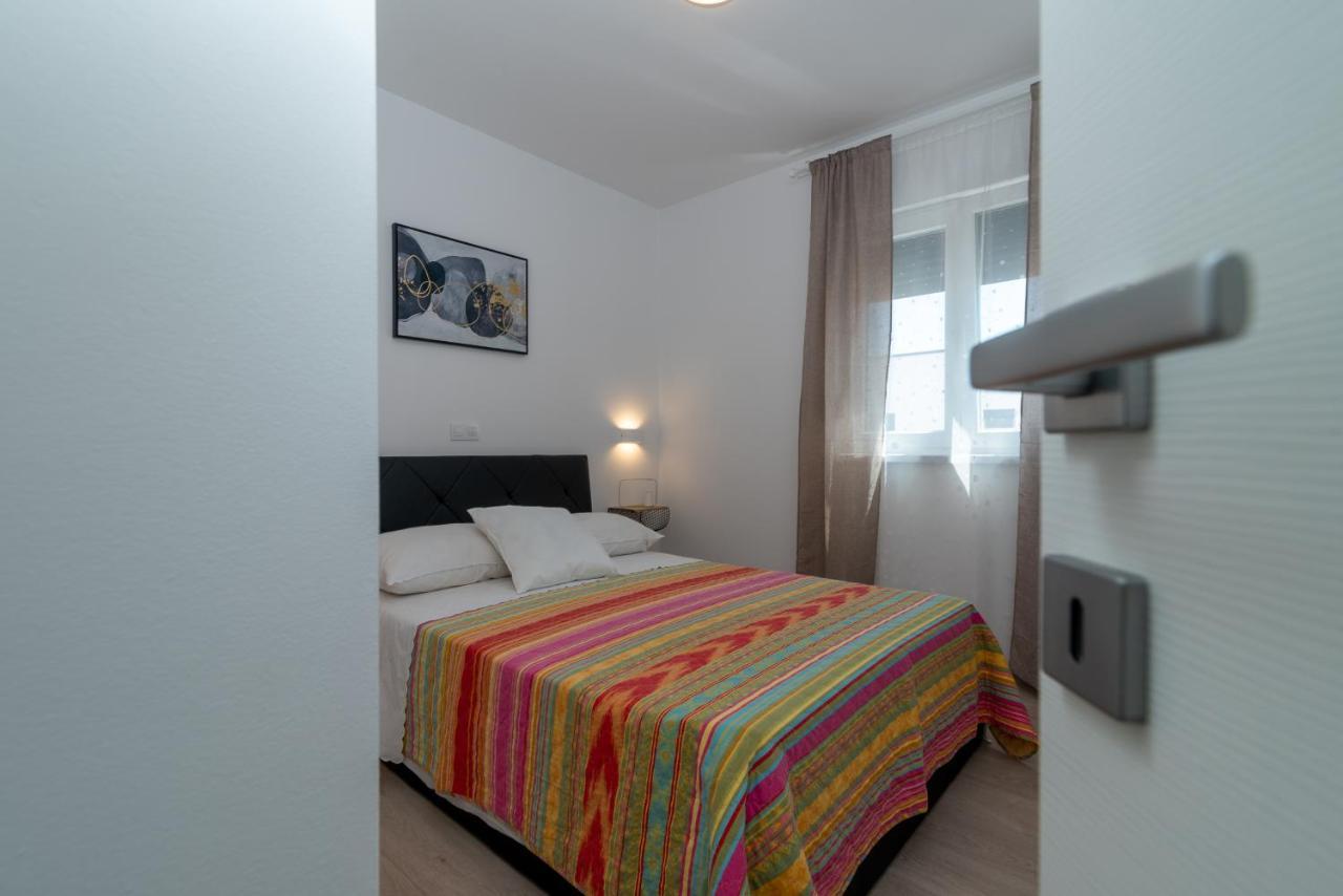 Apartman Lotos Apartment Трогир Екстериор снимка