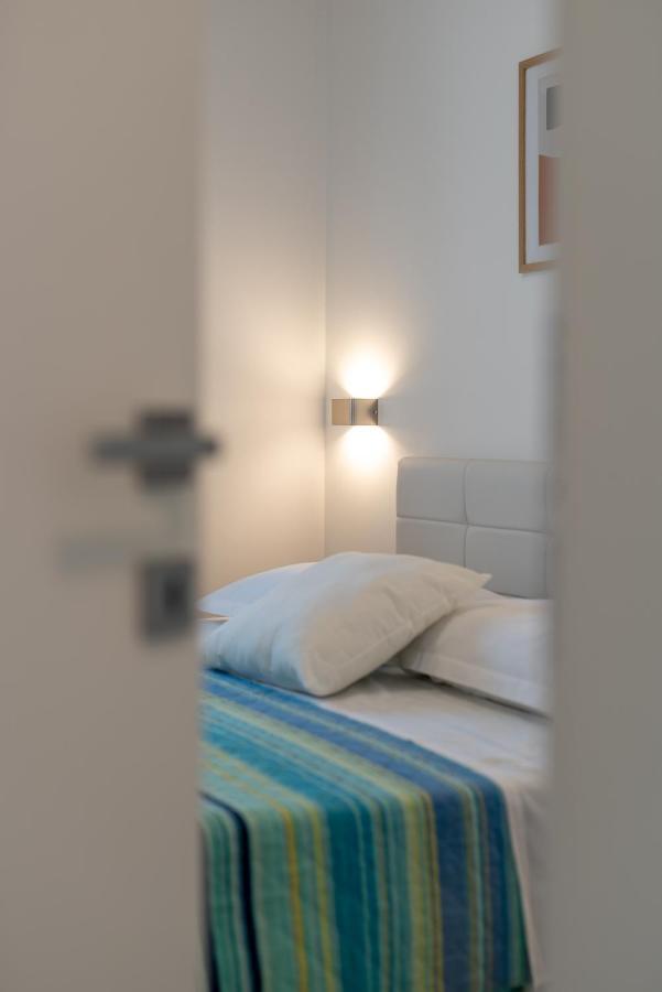 Apartman Lotos Apartment Трогир Екстериор снимка